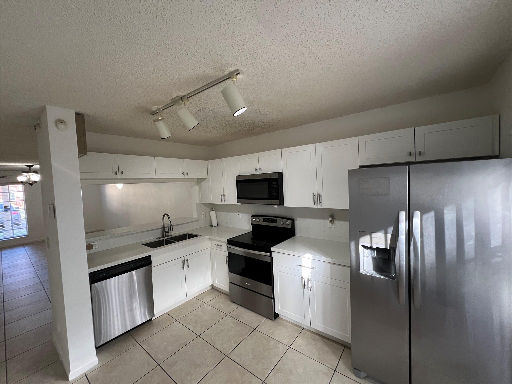 S & R OF INVERRARY - Residential Lease