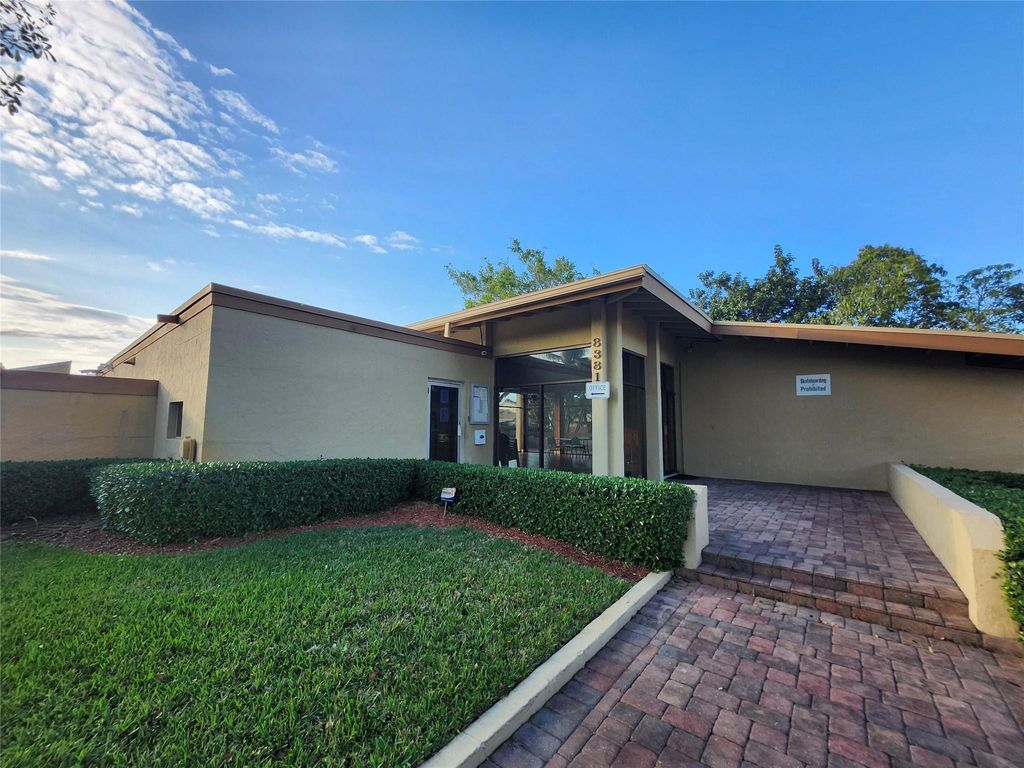 Photo of 3027 E Missionwood Lane #B, Hollywood, FL 33025 (MLS # F10549210)