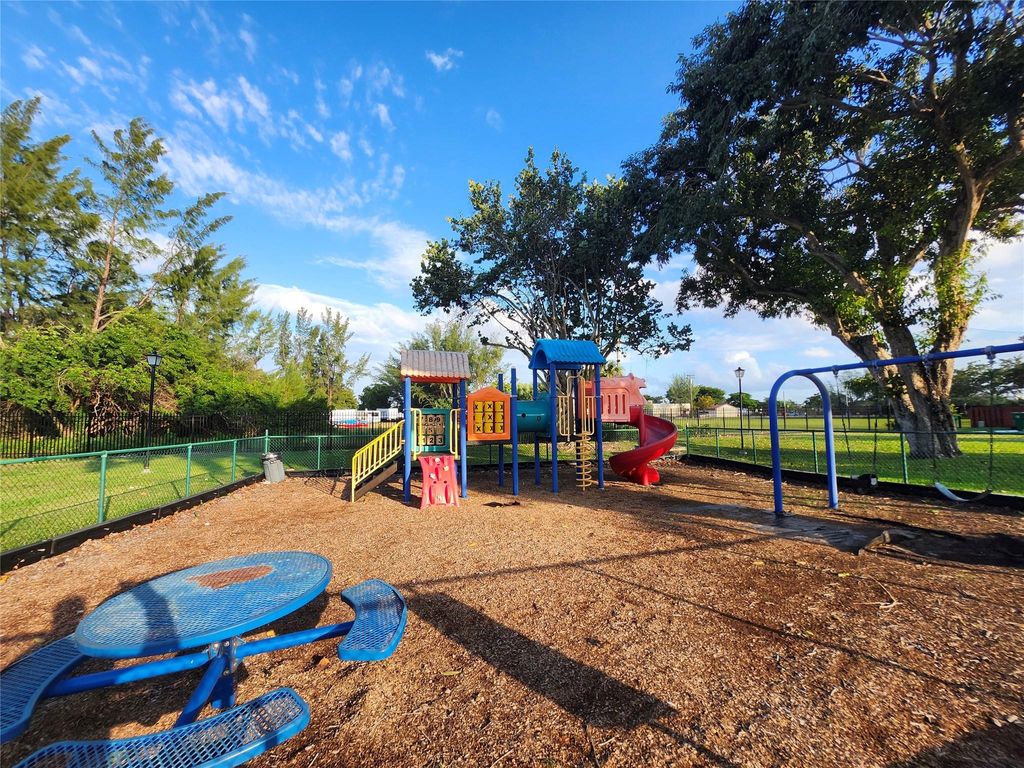 Photo of 3027 E Missionwood Lane #B, Hollywood, FL 33025 (MLS # F10549210)