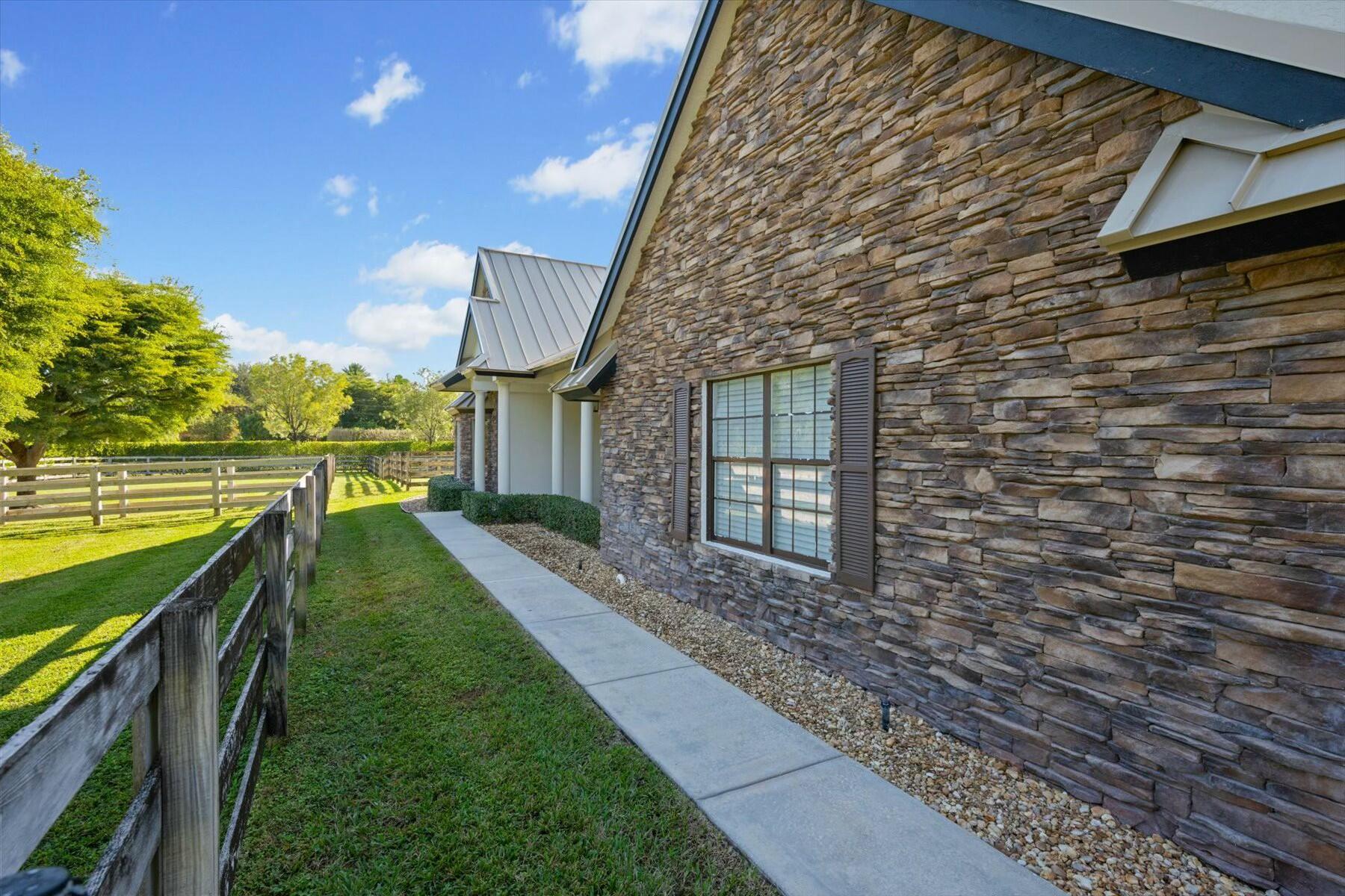 SADDLE TRAIL PARK OF WELL - Residential