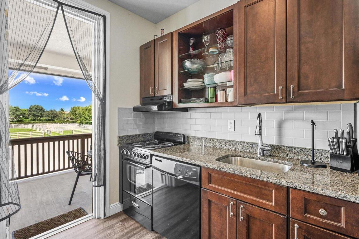 SADDLE TRAIL PARK OF WELLINGTON - Residential