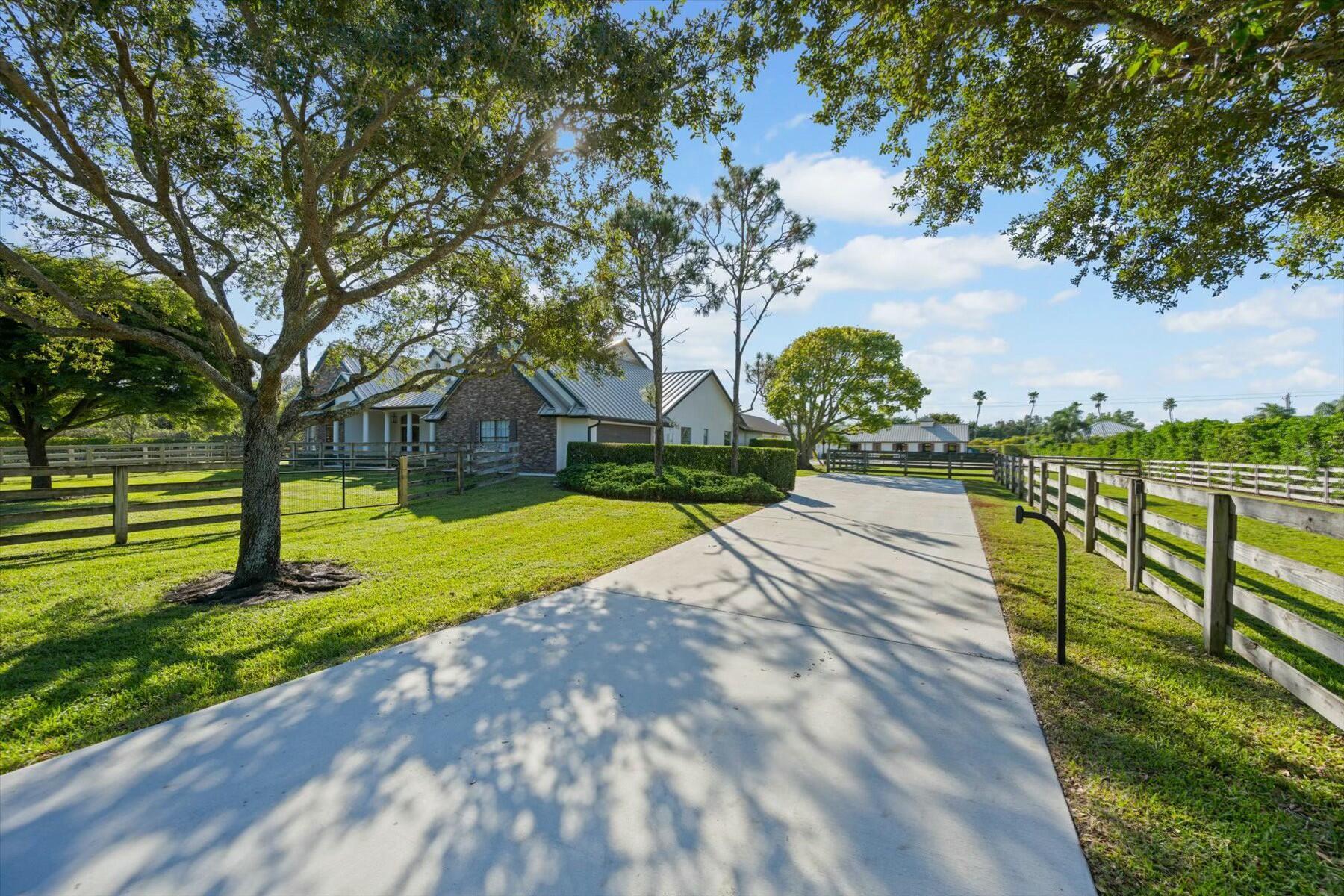 SADDLE TRAIL PARK OF WELL - Residential