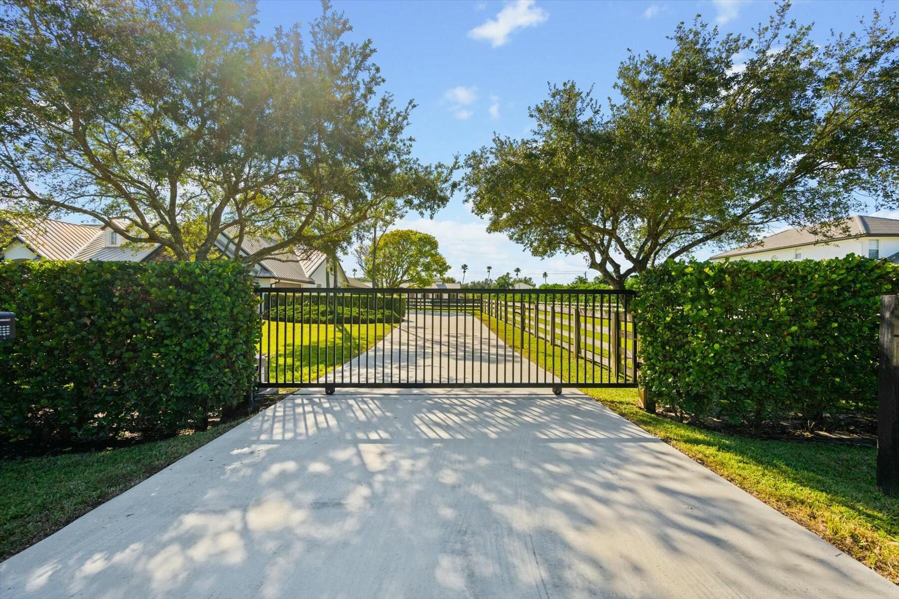 SADDLE TRAIL PARK OF WELL - Residential