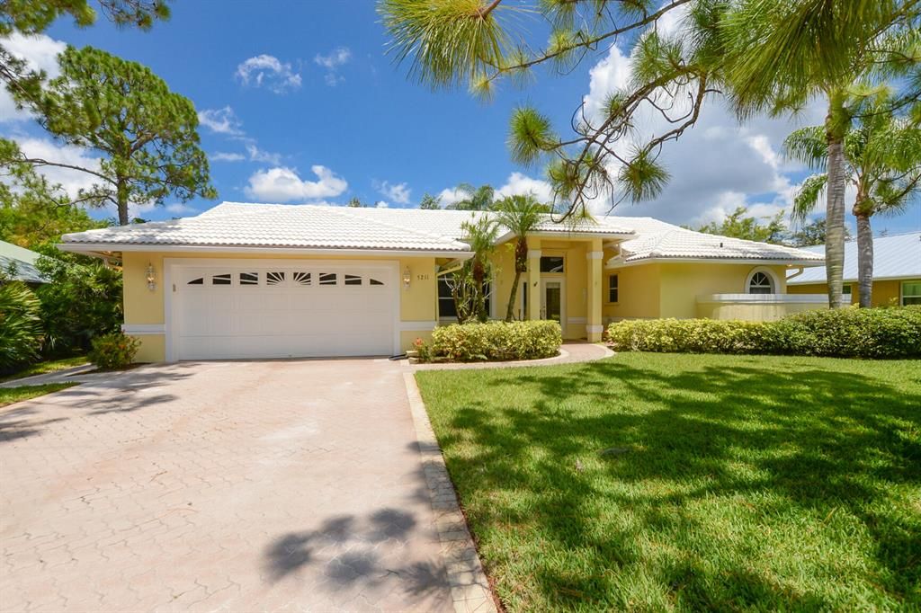 Photo of 5211 SW Landing Creek Drive, Palm City, FL 34990 (MLS # R10898615)