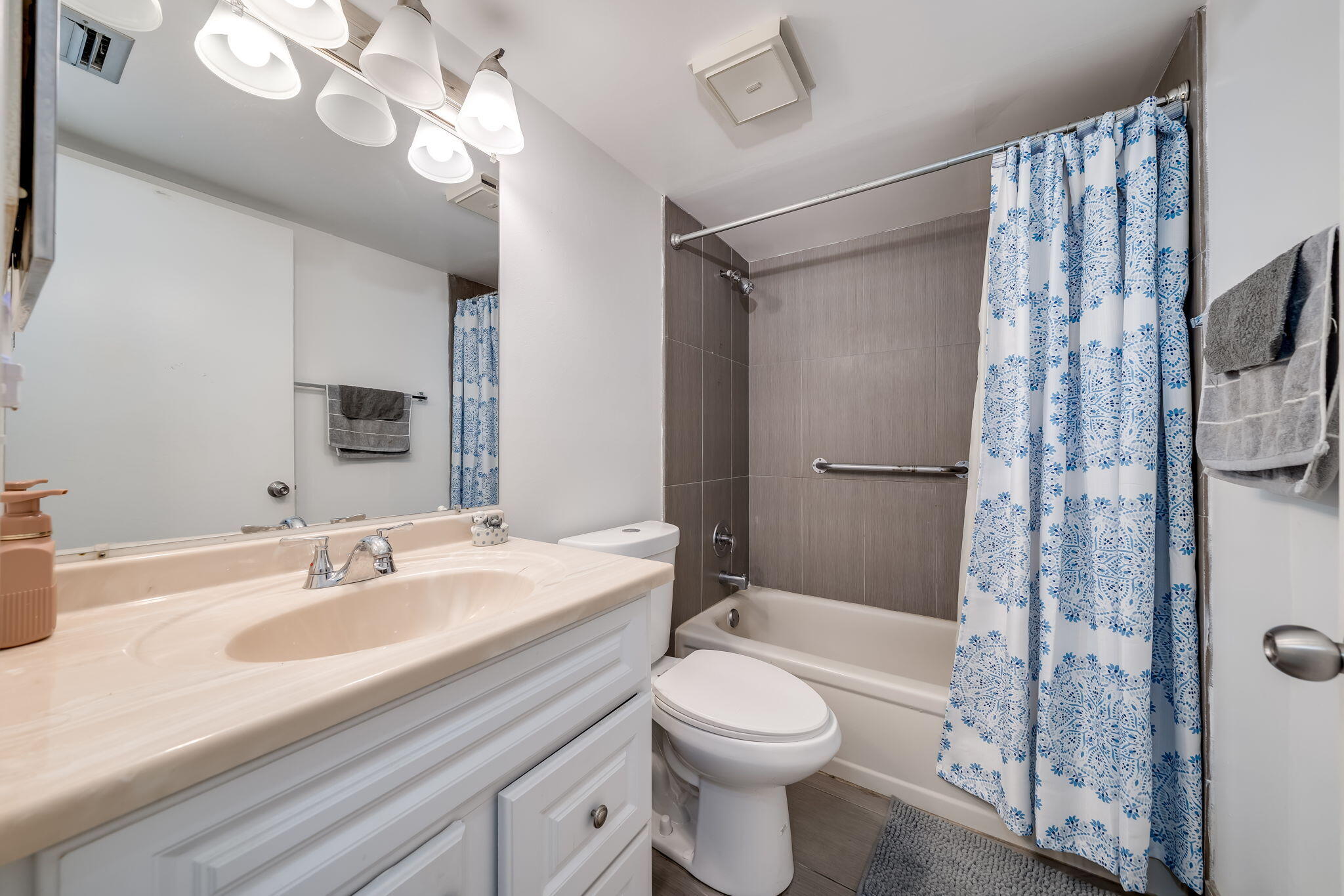 PALM LAKES CONDO - Residential