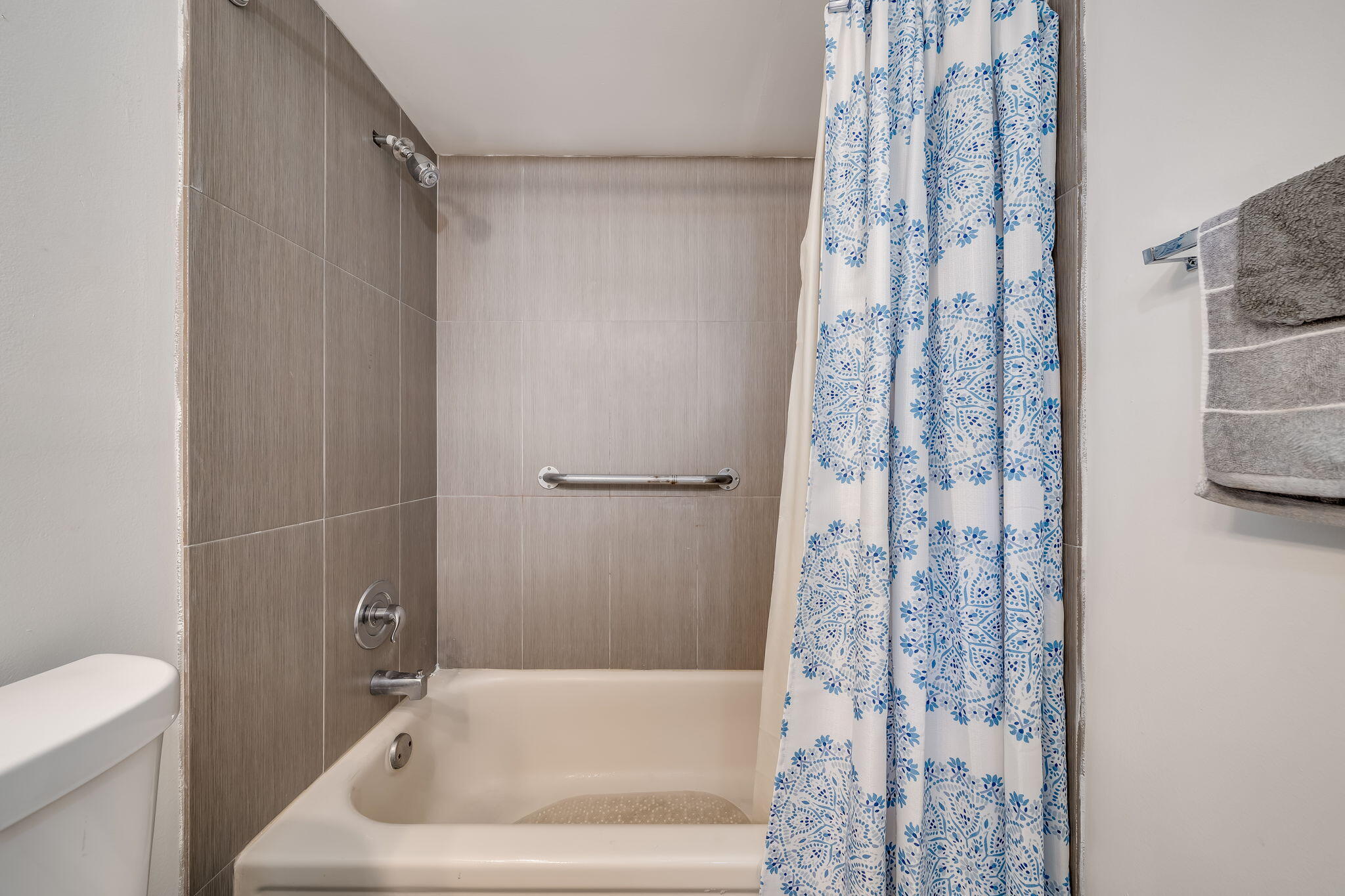 PALM LAKES CONDO - Residential