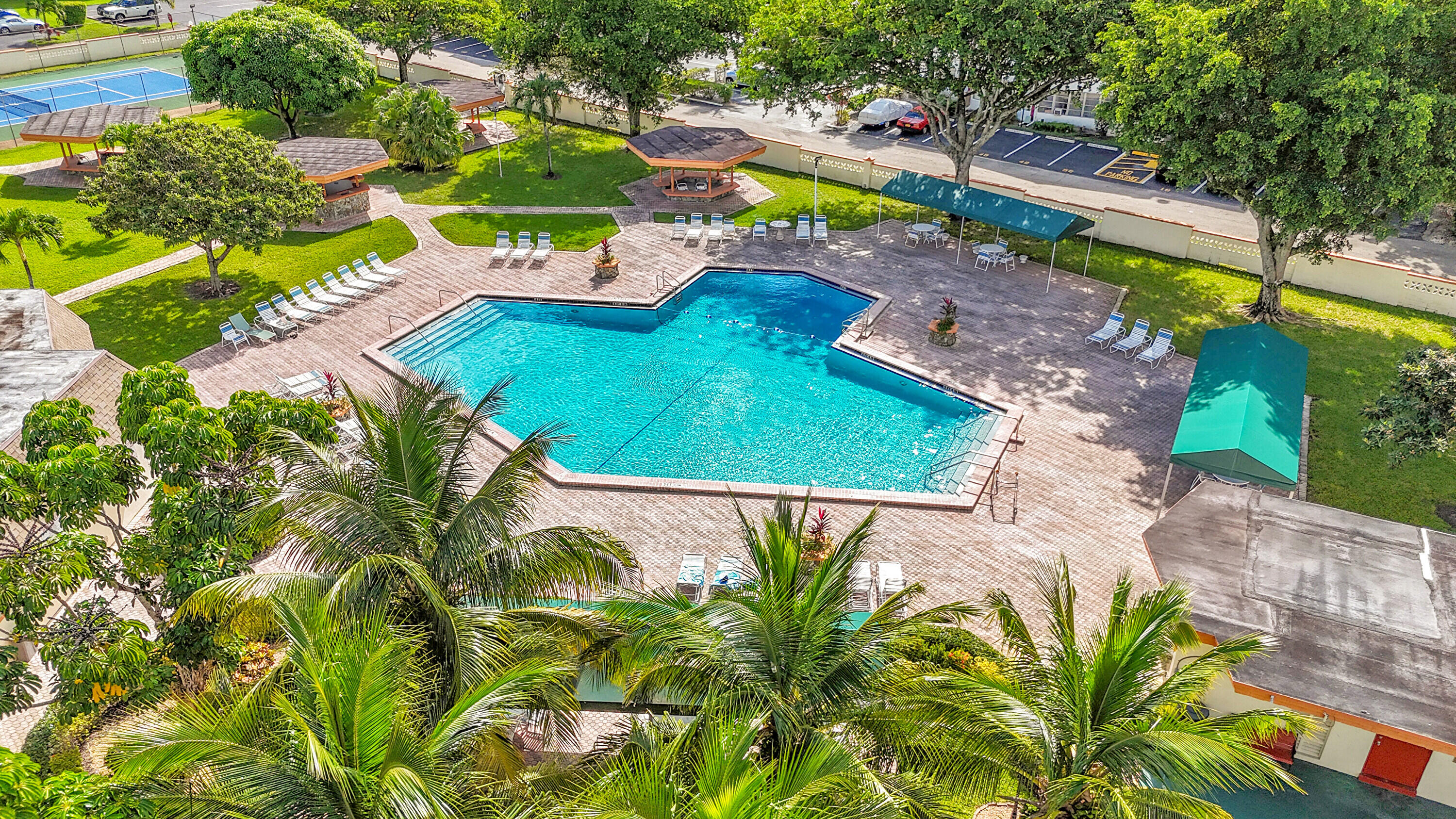 Sapphire Condo - Residential