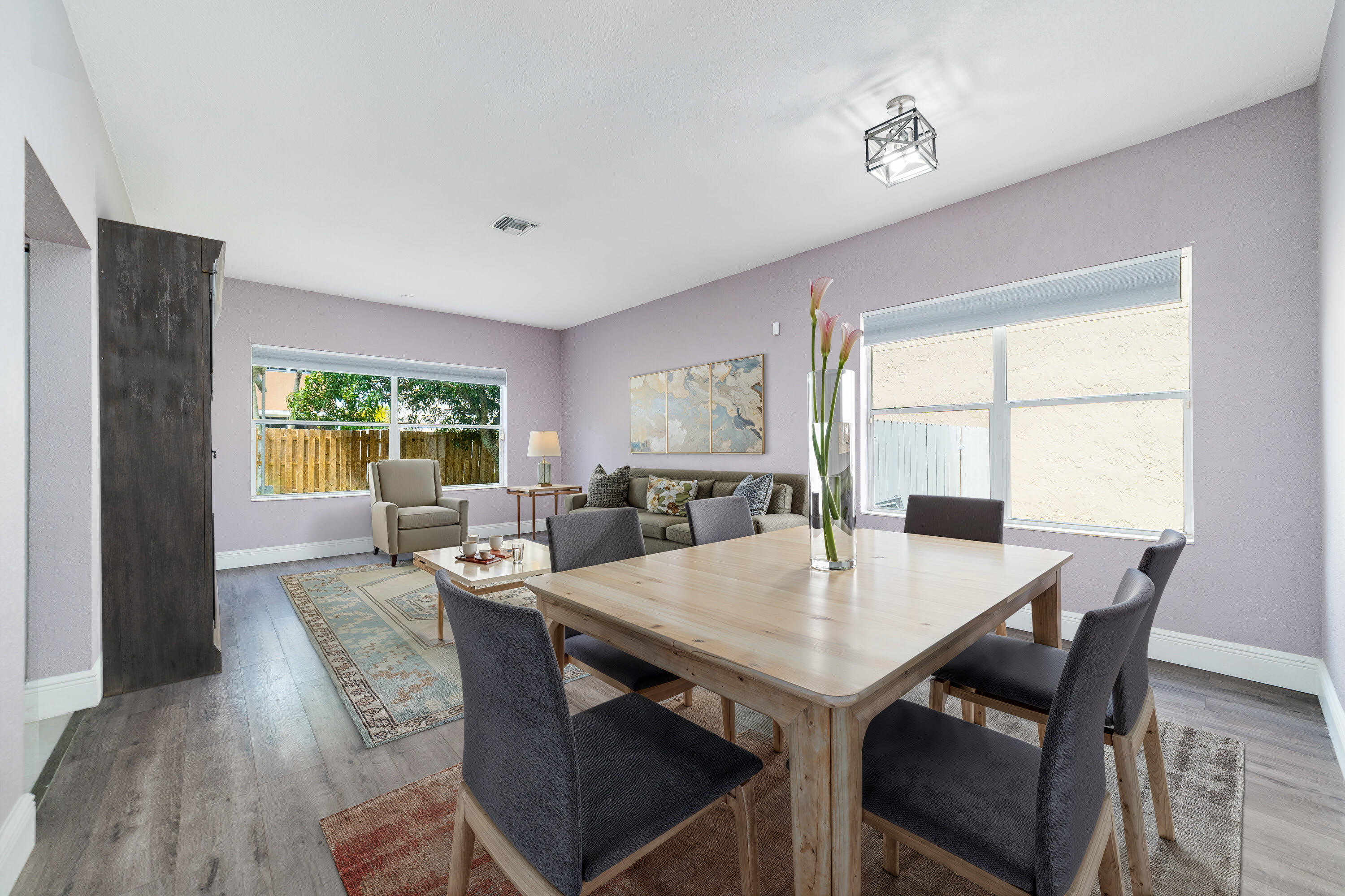 1062 Fairfax Cir W