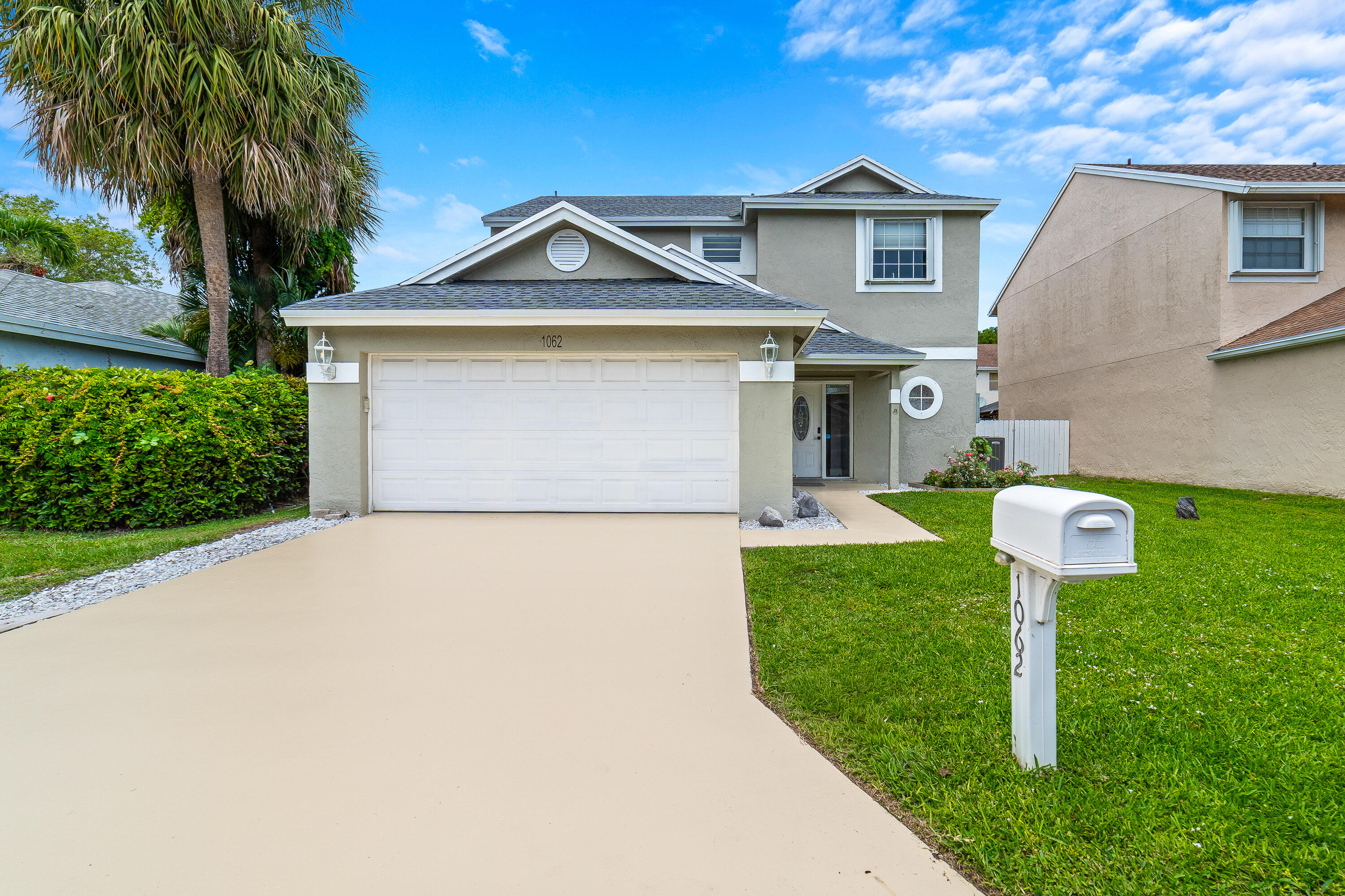 1062 Fairfax Cir W
