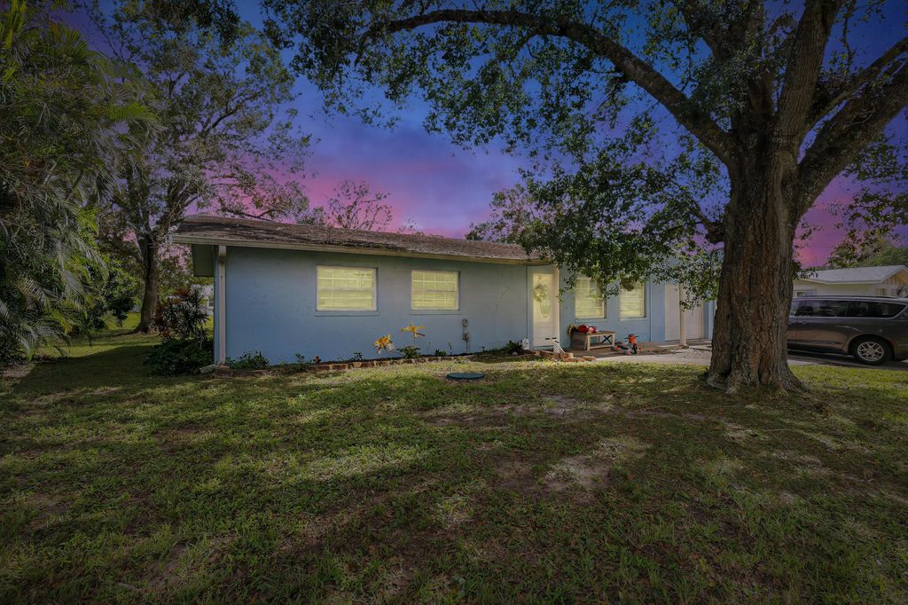Photo of 5214 Bowling Green Drive, Fort Pierce, FL 34951 (MLS # R11036268)