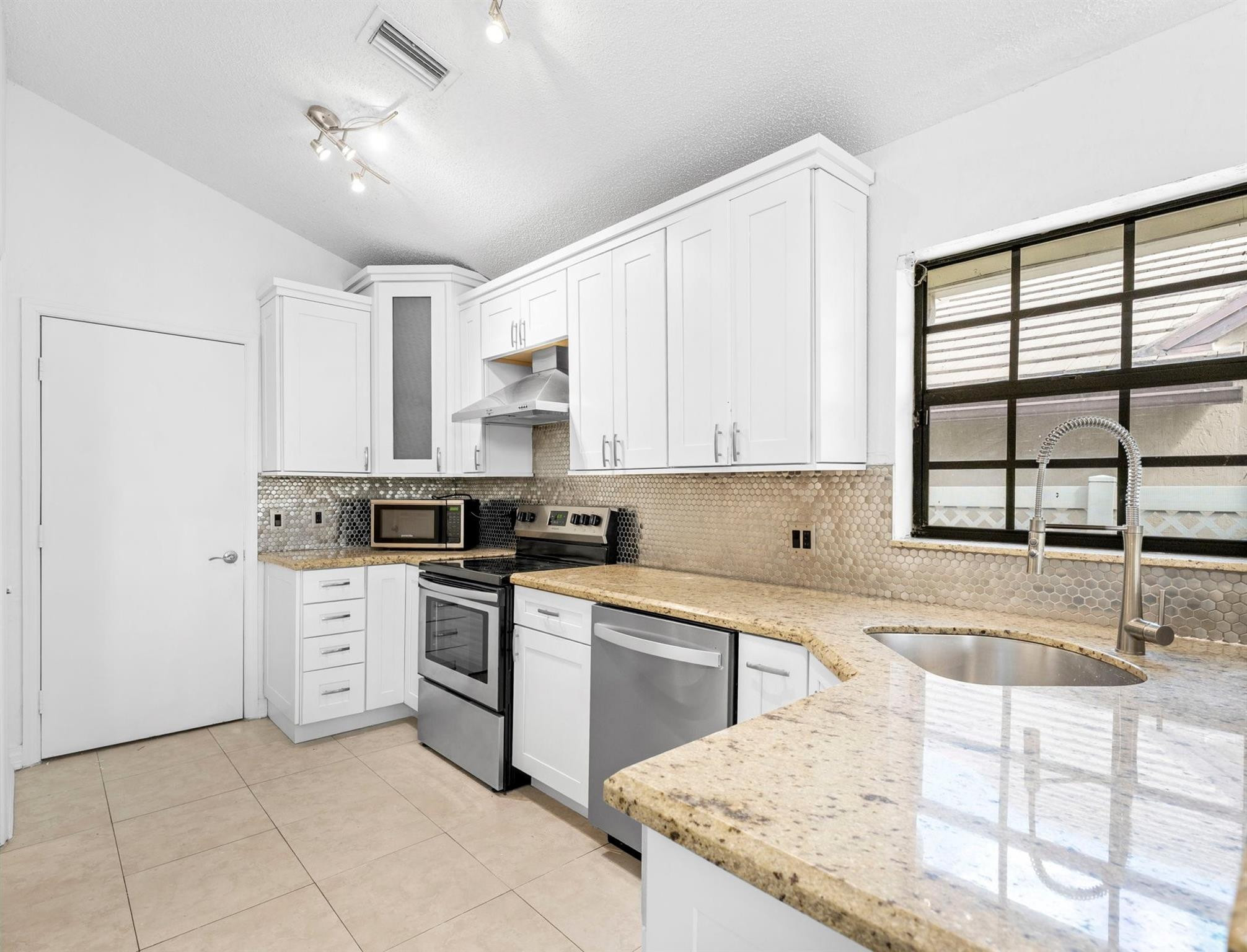 ABERDEEN / Cambridge - Residential Lease