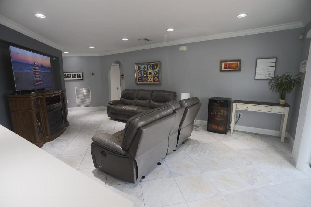 Crystal Pointe 158-10 B - Residential