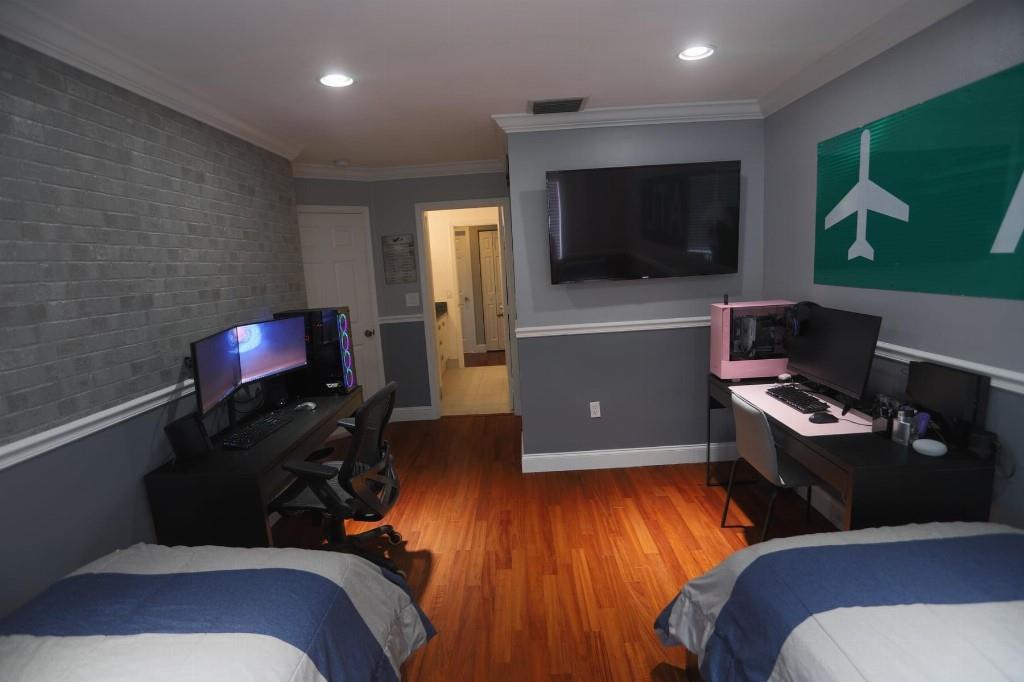 Crystal Pointe 158-10 B - Residential