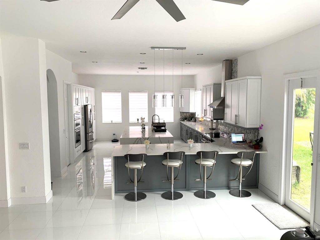 Photo of 506 Cresta Circle, West Palm Beach, FL 33413 (MLS # R10994572)