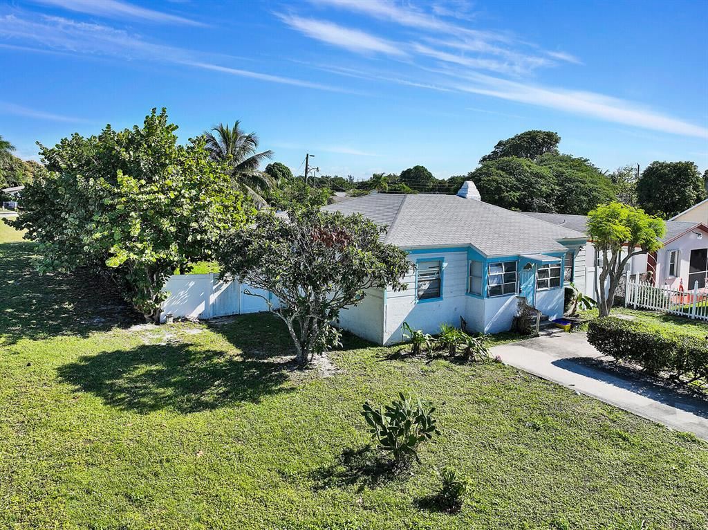 Photo of 351 NW 4th Avenue, Delray Beach, FL 33444 (MLS # R10703704)