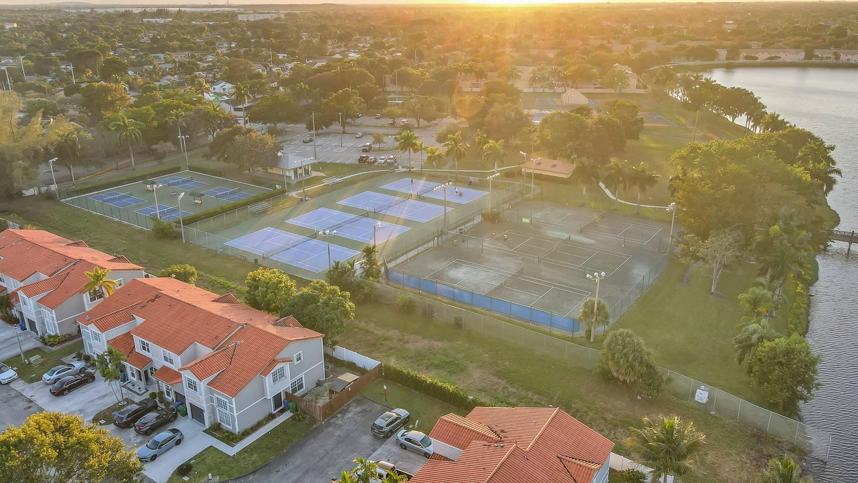 Lakeview Townhomes - Residential
