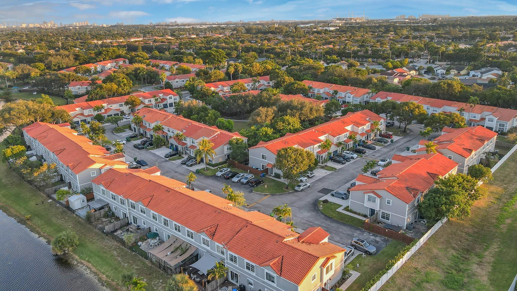 Lakeview Townhomes - Residential