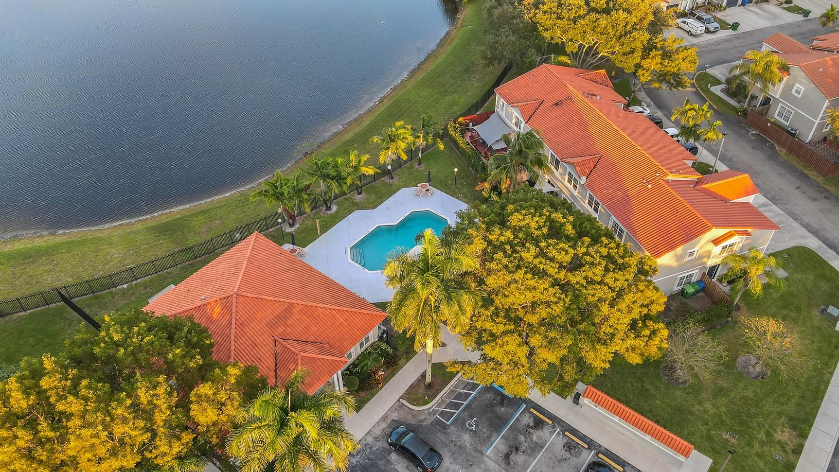 Lakeview Townhomes - Residential