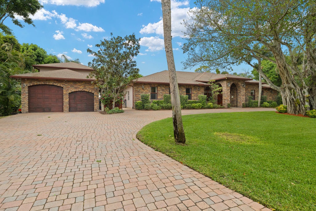 Photo of 265 Westwood Circle E, West Palm Beach, FL 33411 (MLS # R11070951)