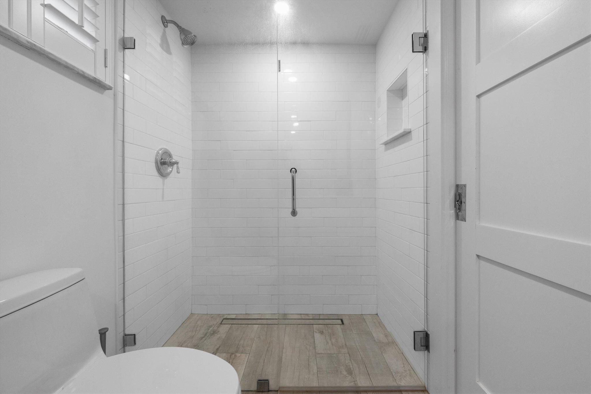 BAGATTELLE CONDO - Residential Lease