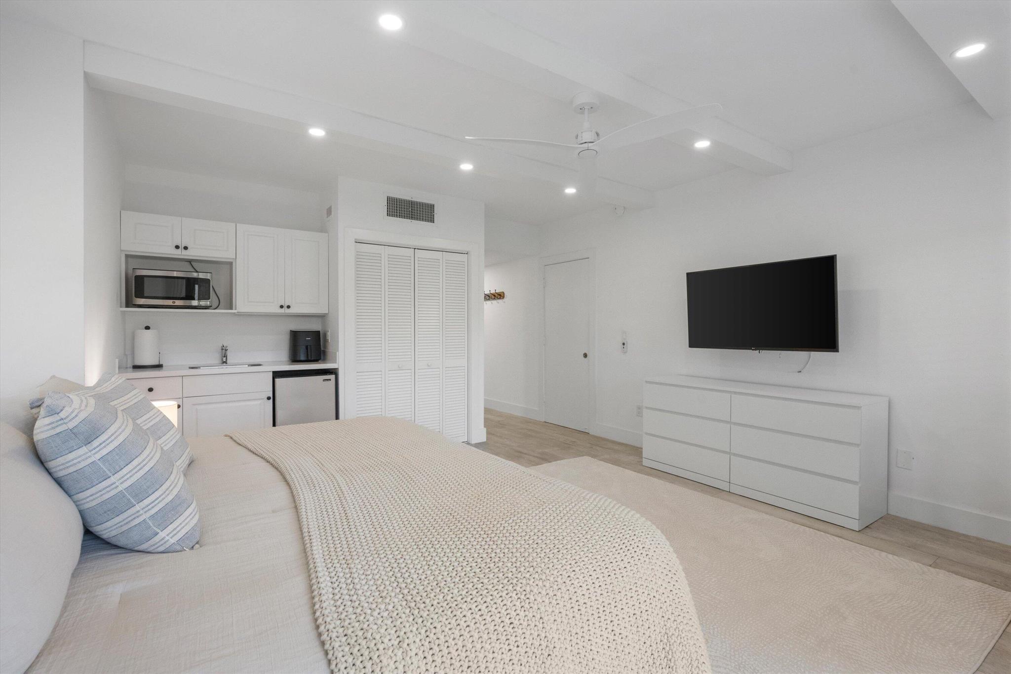 View photos, virtual tours, details... 13334 Polo Club Road 211