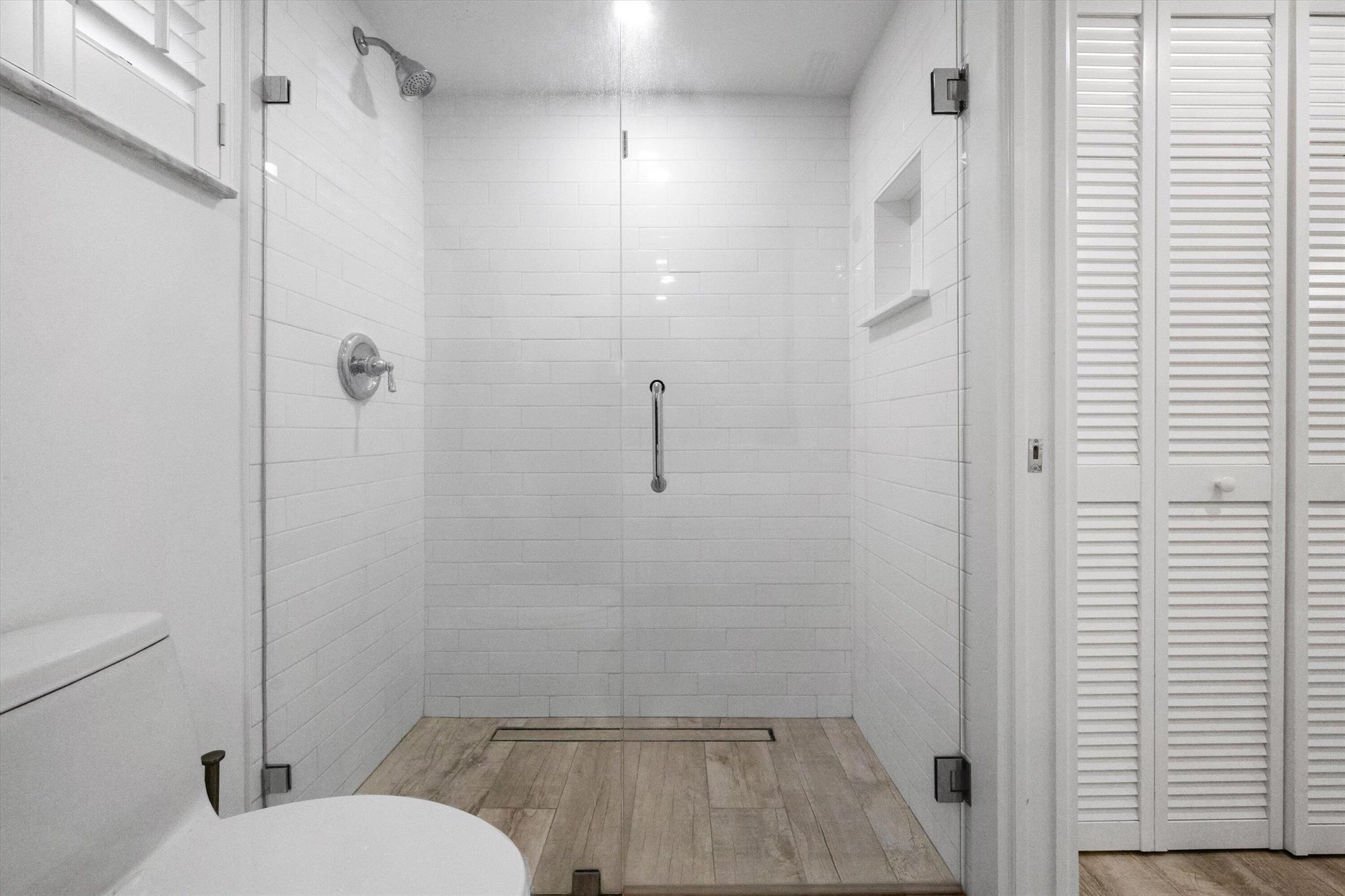 BAGATTELLE CONDO - Residential Lease