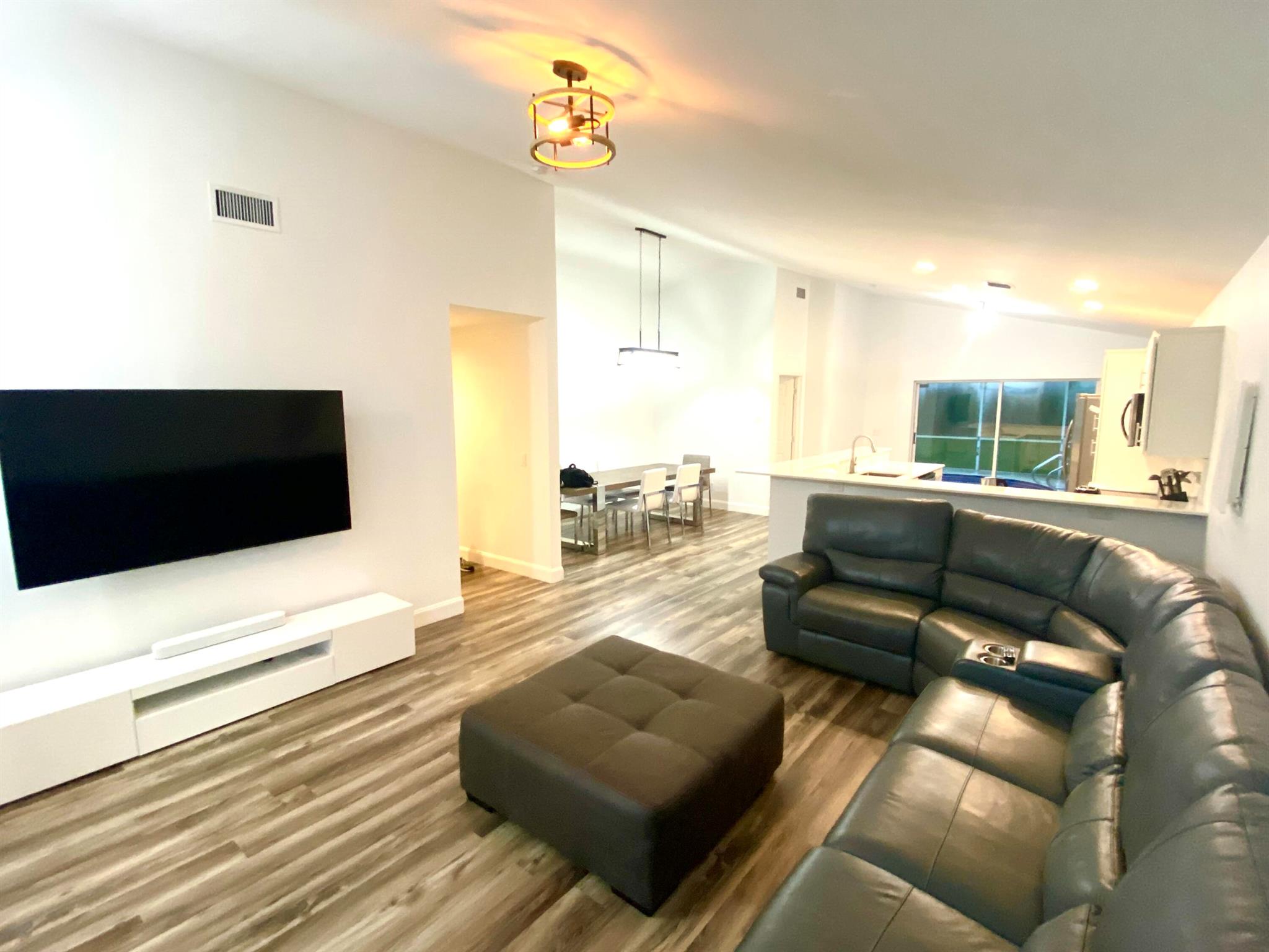 1891 Oak Berry Circle, Wellington, FL, 33414/$605,000 2 1891 Oak Berry Circle