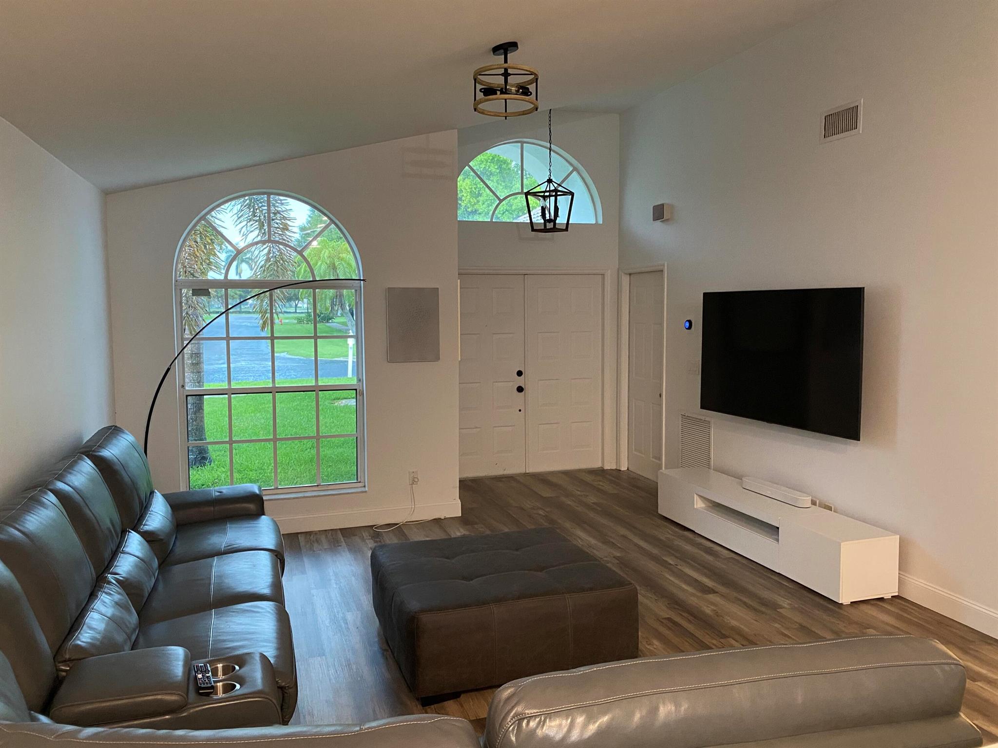 1891 Oak Berry Circle, Wellington, FL, 33414/$605,000 4 1891 Oak Berry Circle