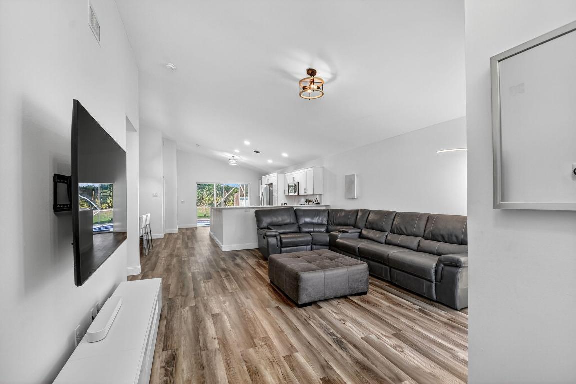 WELLINGTONS EDGE PAR 76 PH 1 - Residential