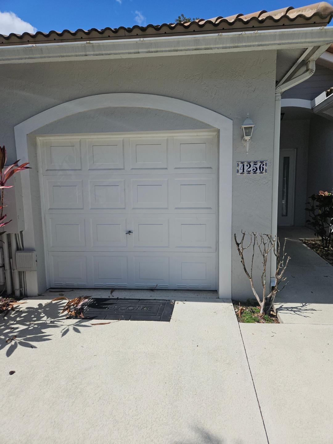 4256 SW 11th St 4256