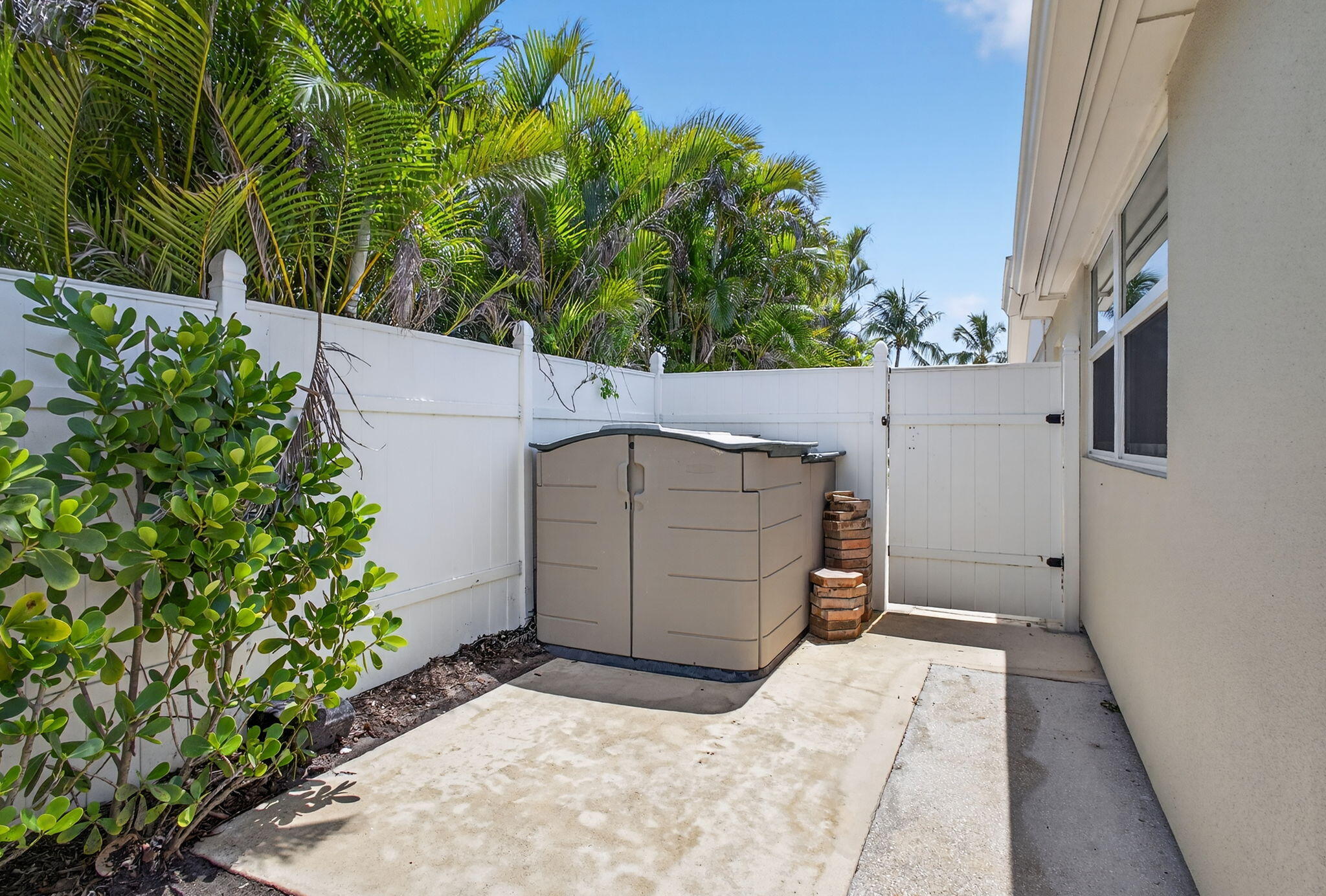 NORTH PALM BEACH VILLAGE - Residential Lease