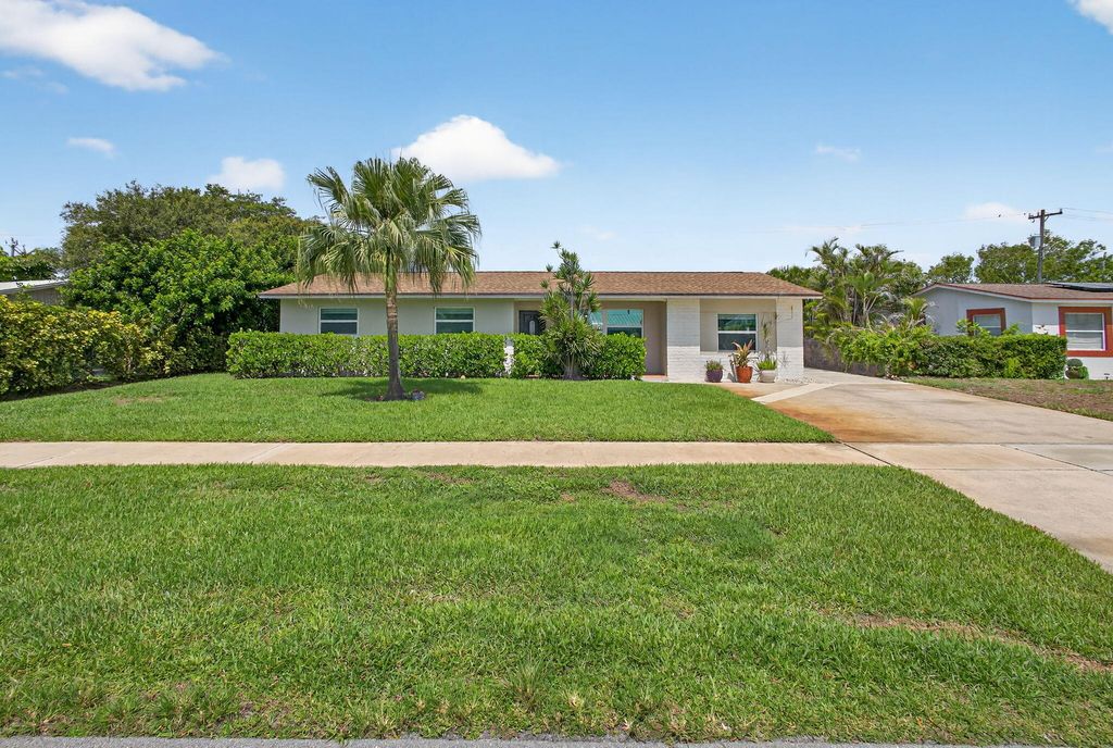 Photo of 704 Juniper Drive, North Palm Beach, FL 33410 (MLS # R11098375)