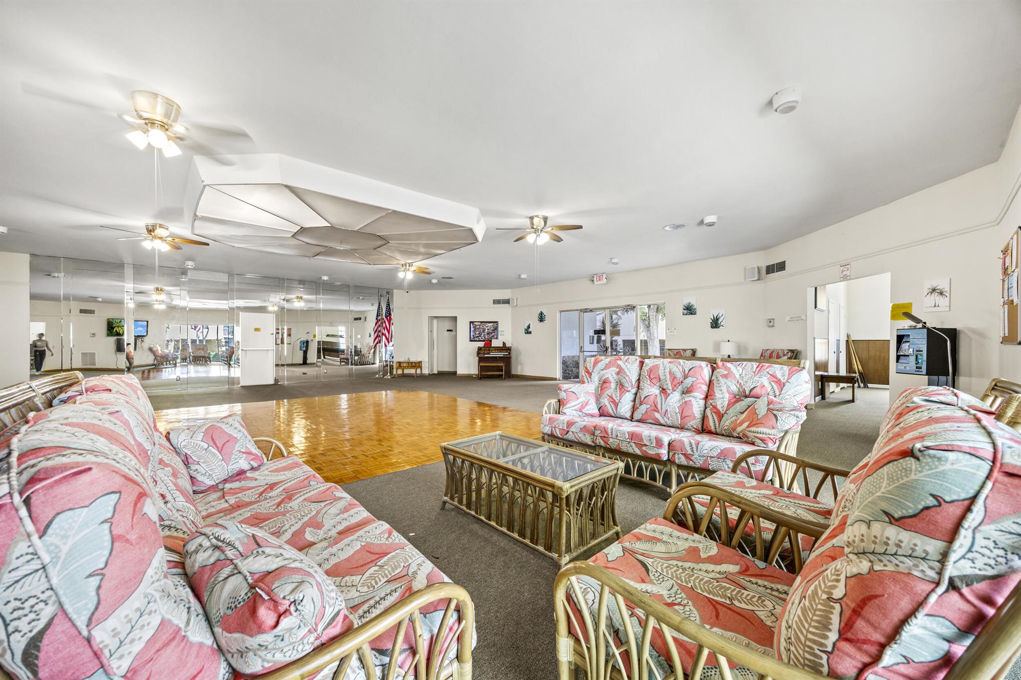 VILLAGE GREEN KENSINGTON - Residential