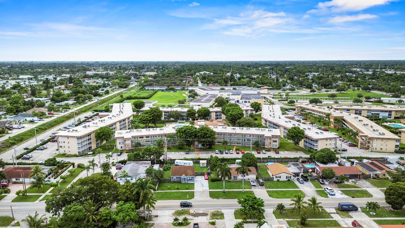 VILLAGE GREEN KENSINGTON CONDO - Residential