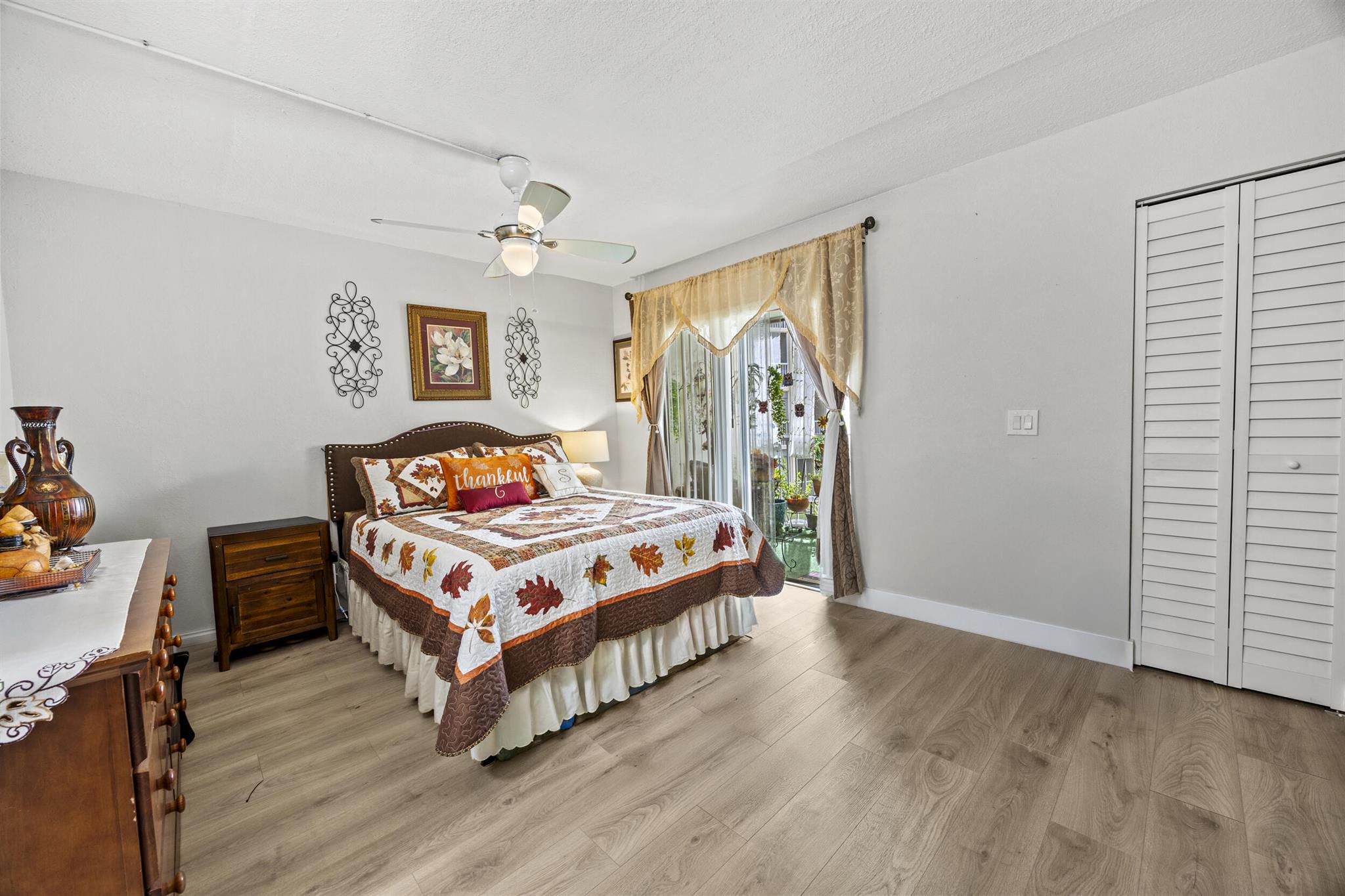 VILLAGE GREEN KENSINGTON - Residential