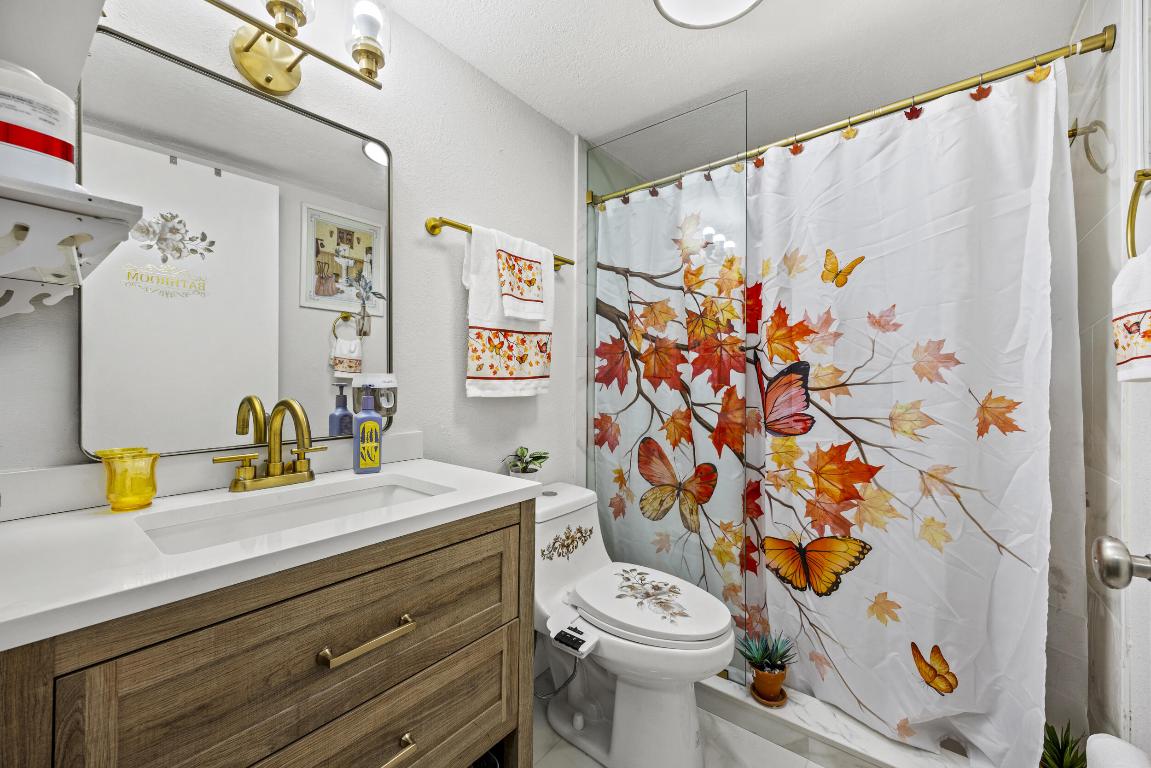 VILLAGE GREEN KENSINGTON CONDO - Residential