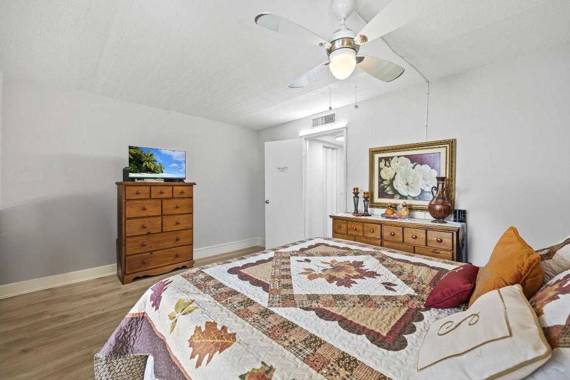 VILLAGE GREEN KENSINGTON CONDO - Residential