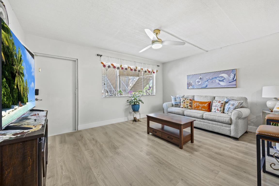 VILLAGE GREEN KENSINGTON CONDO - Residential