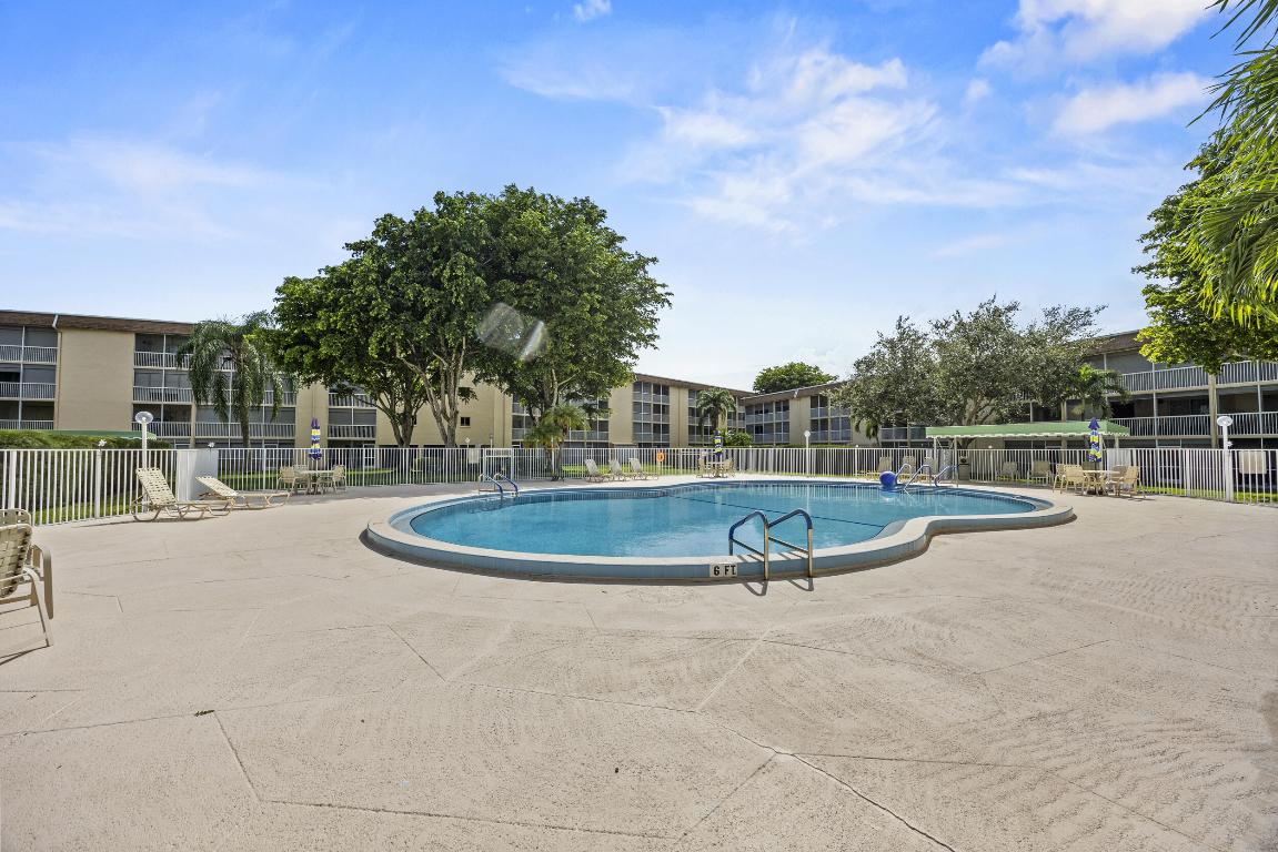 VILLAGE GREEN KENSINGTON CONDO - Residential