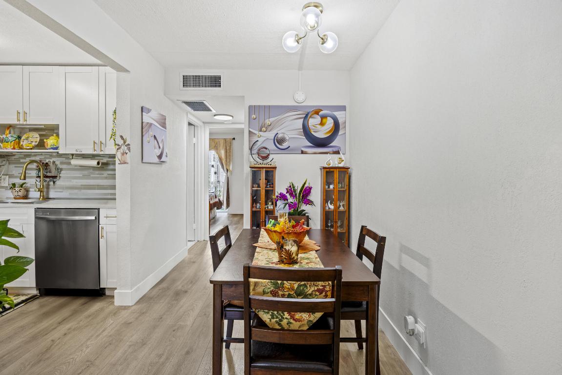 VILLAGE GREEN KENSINGTON CONDO - Residential