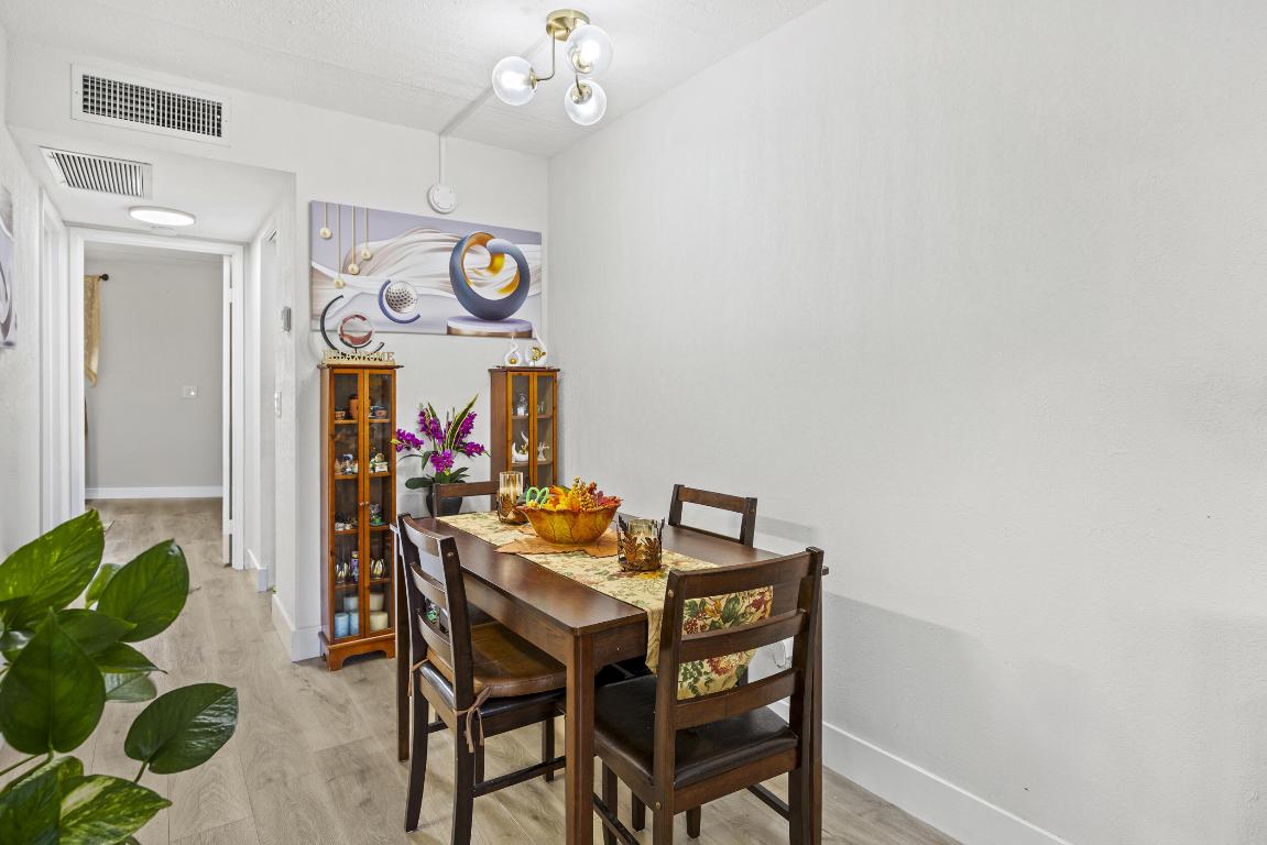 VILLAGE GREEN KENSINGTON CONDO - Residential