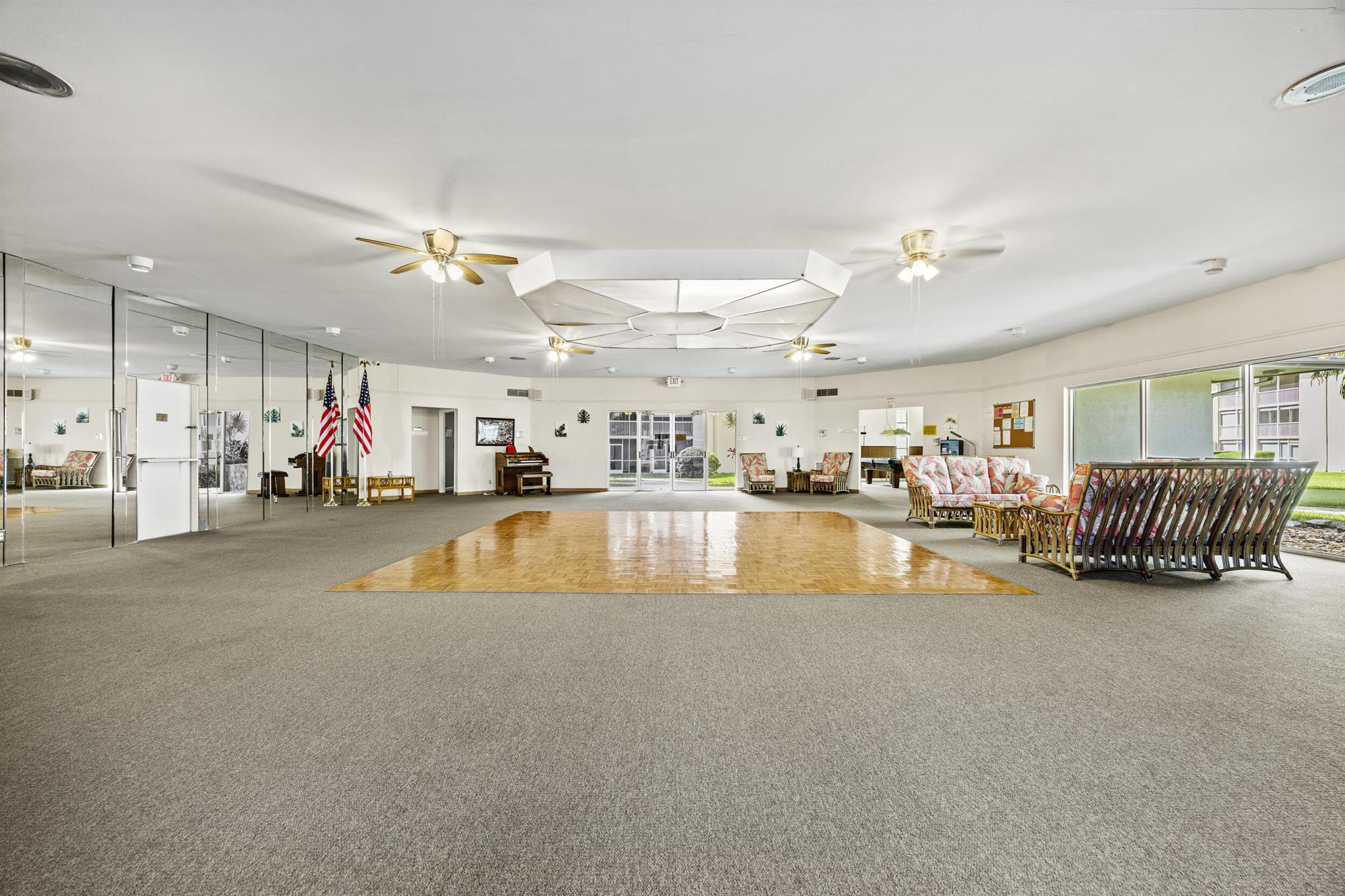 VILLAGE GREEN KENSINGTON - Residential