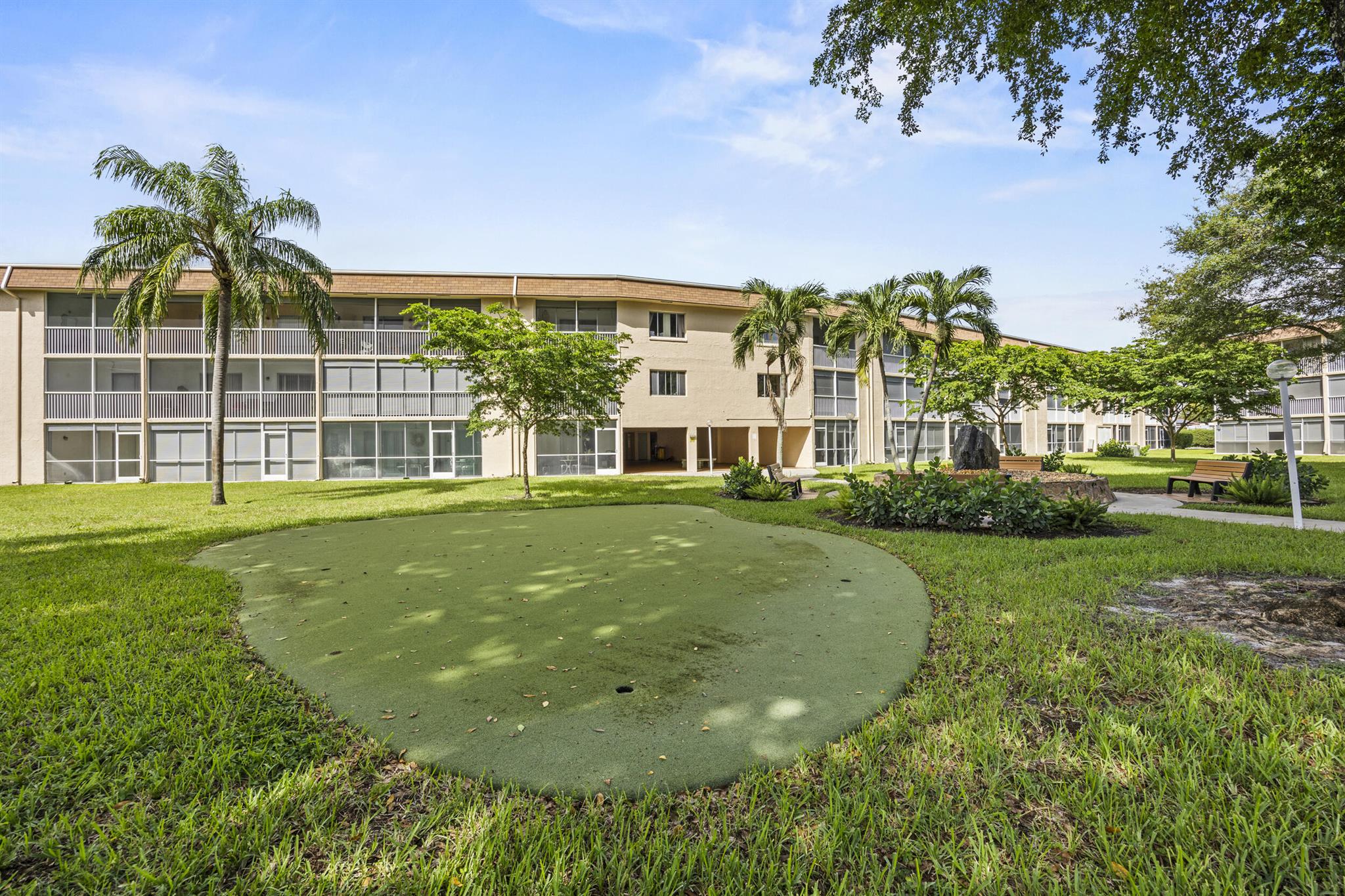 VILLAGE GREEN KENSINGTON - Residential