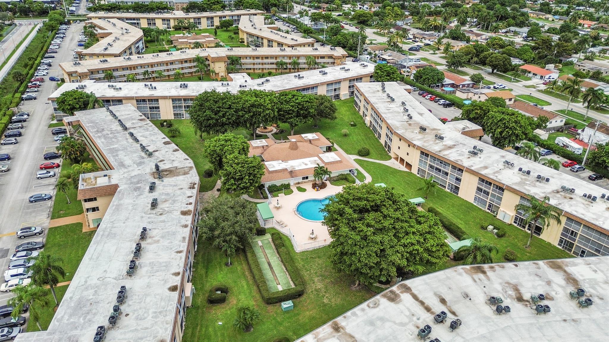 VILLAGE GREEN KENSINGTON - Residential