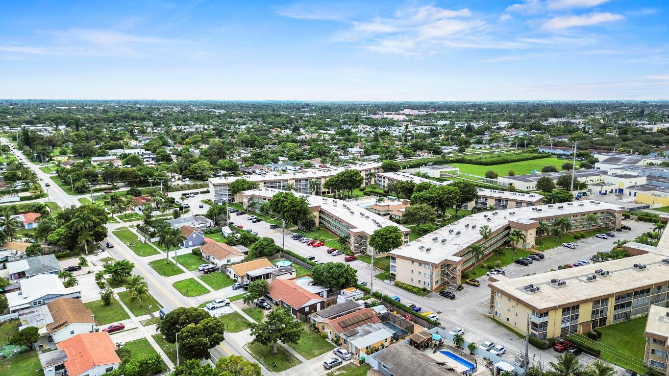 VILLAGE GREEN KENSINGTON CONDO - Residential