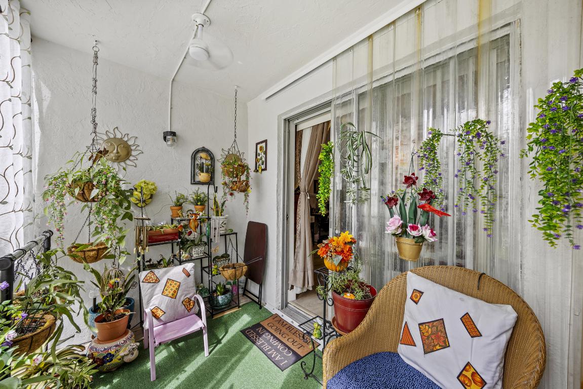 VILLAGE GREEN KENSINGTON CONDO - Residential