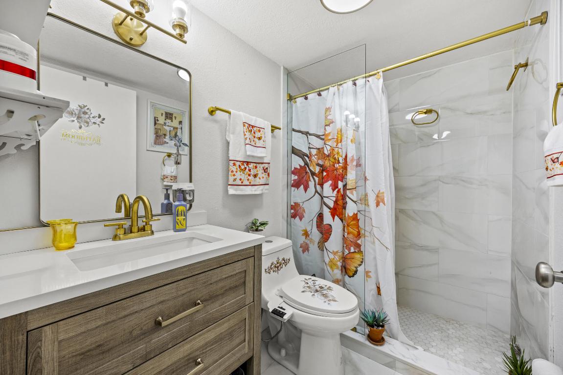 VILLAGE GREEN KENSINGTON CONDO - Residential