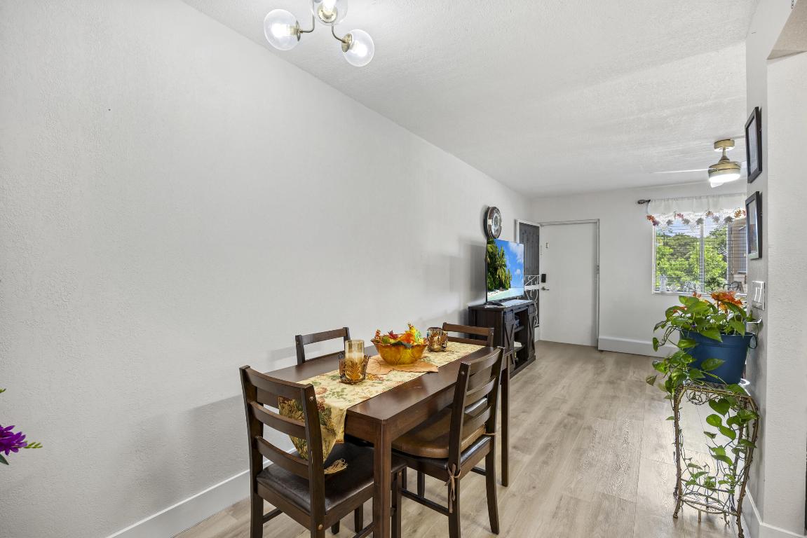 VILLAGE GREEN KENSINGTON CONDO - Residential