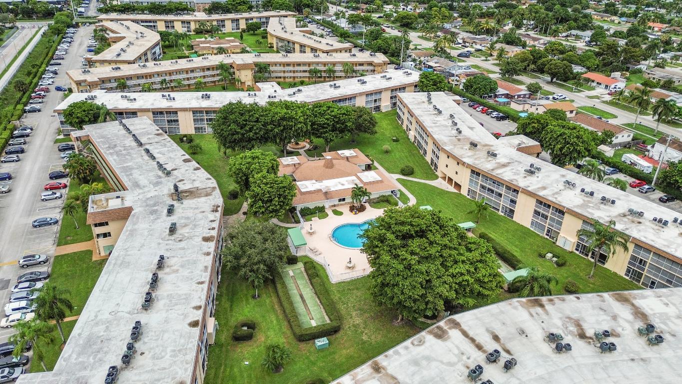 VILLAGE GREEN KENSINGTON CONDO - Residential