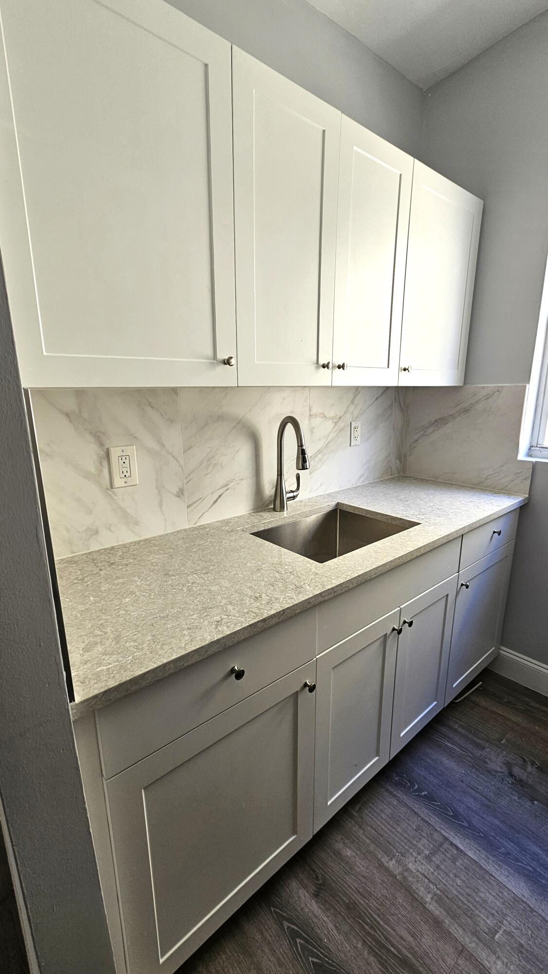 LAWRENCE ESTATE LAND CO - Residential Lease